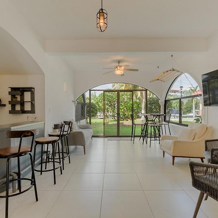 Chic Lagoon Front Villa By Casa Paraiso Cancún Exteriör bild