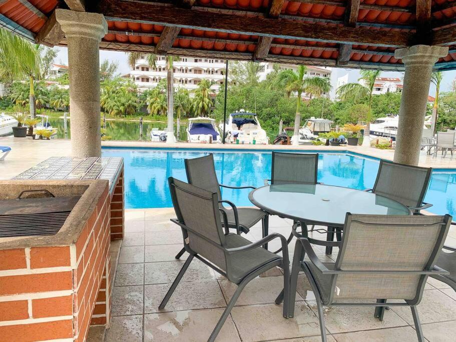 Chic Lagoon Front Villa By Casa Paraiso Cancún Exteriör bild