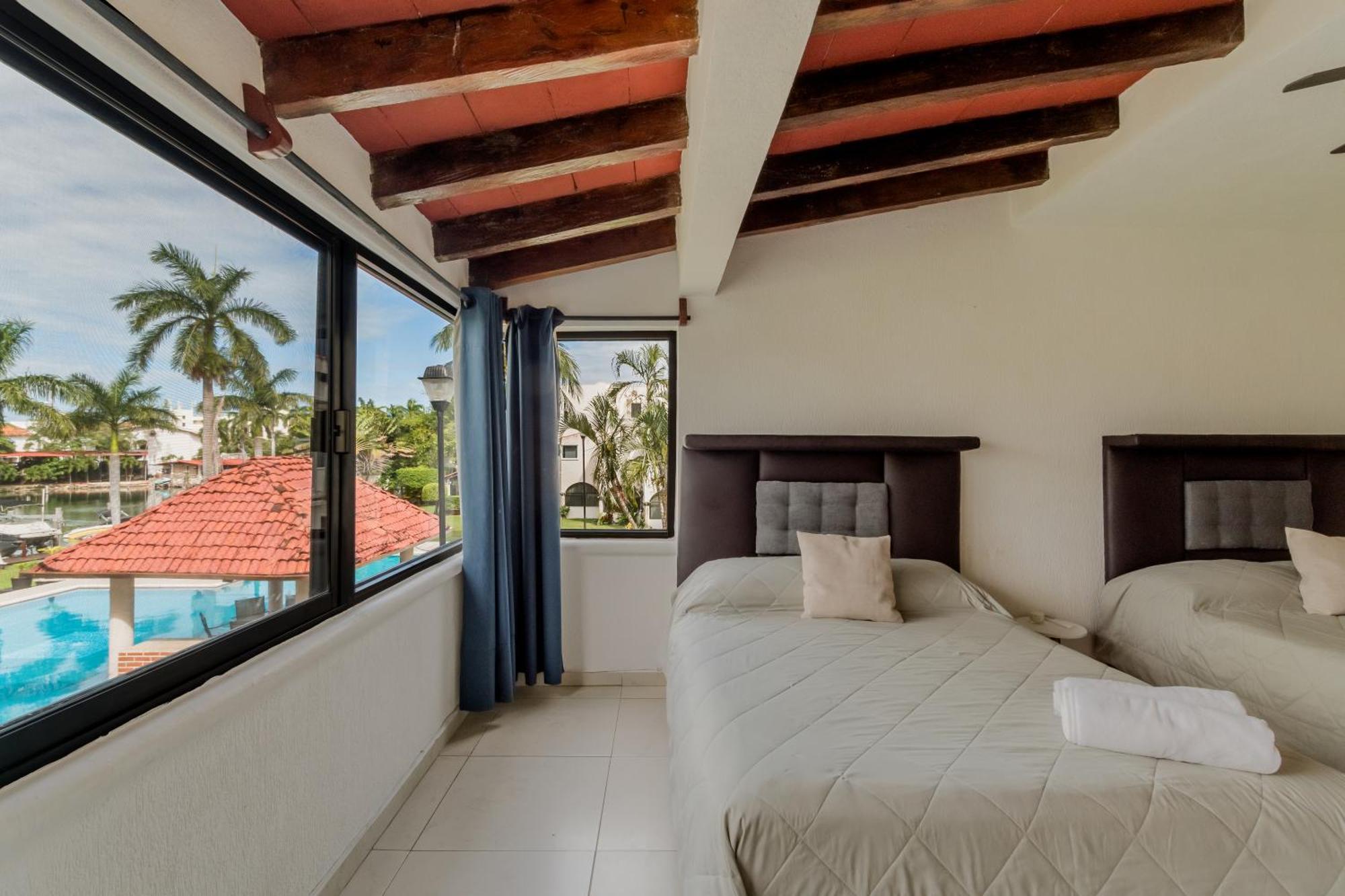 Chic Lagoon Front Villa By Casa Paraiso Cancún Exteriör bild