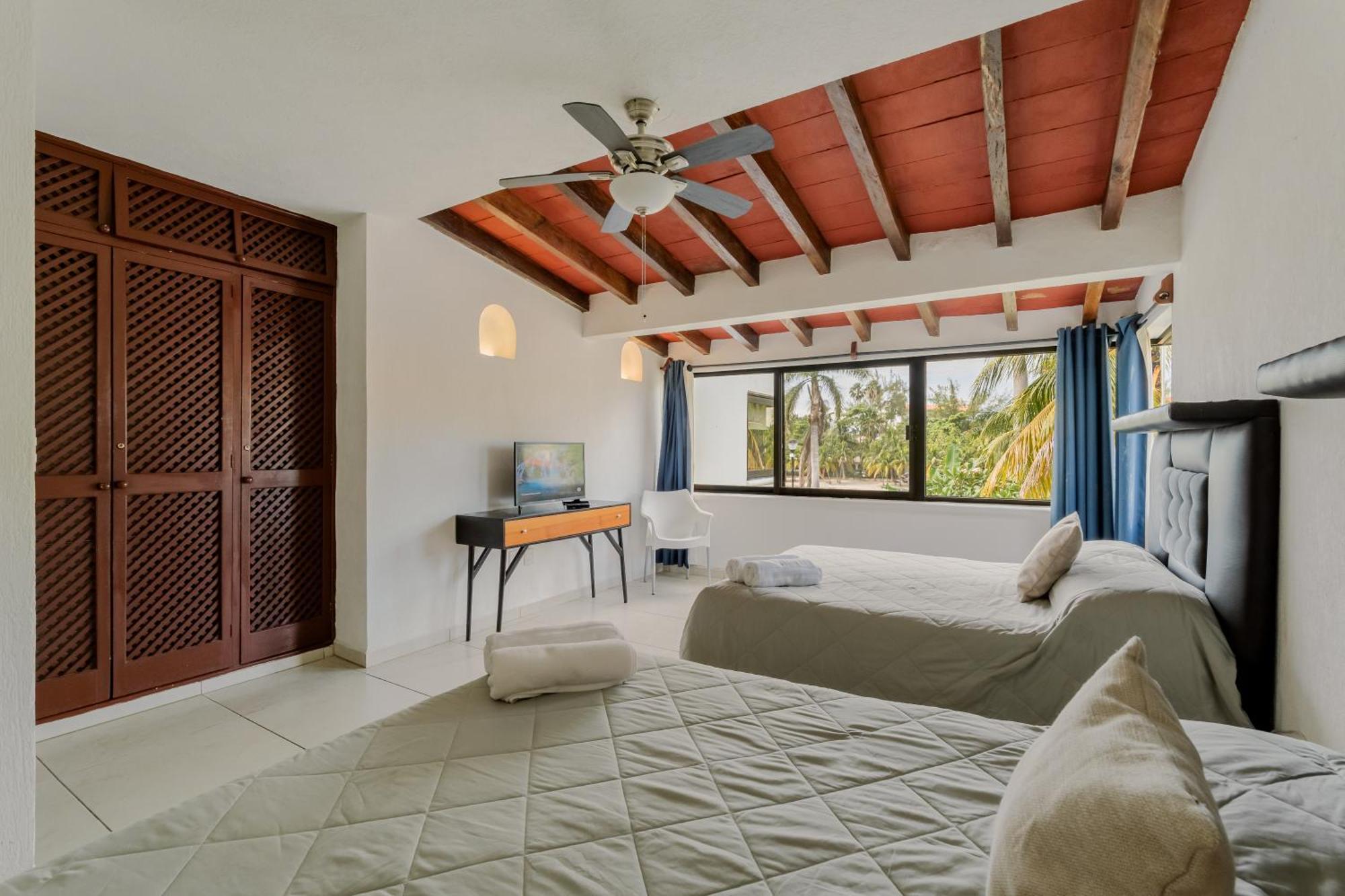 Chic Lagoon Front Villa By Casa Paraiso Cancún Exteriör bild