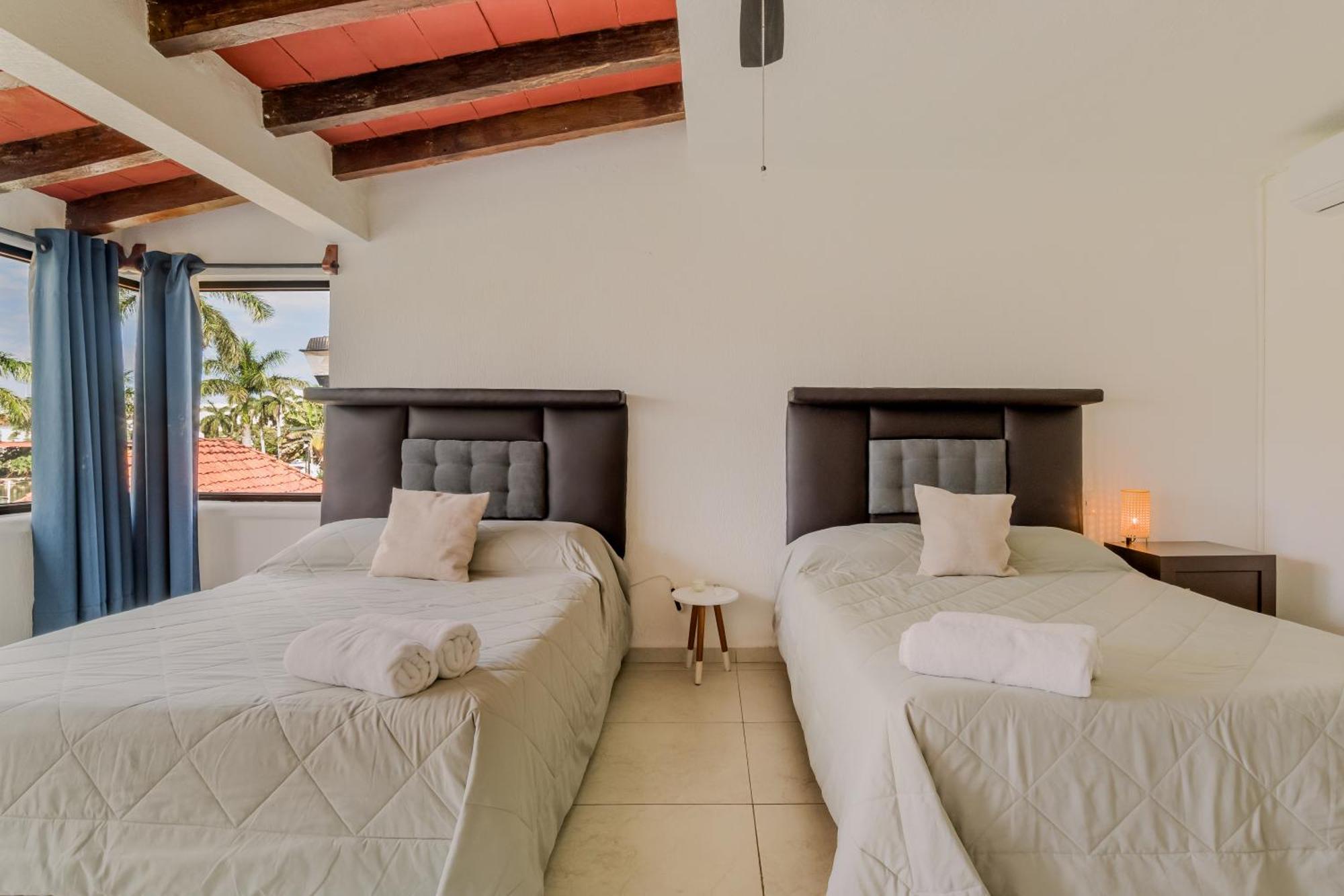 Chic Lagoon Front Villa By Casa Paraiso Cancún Exteriör bild