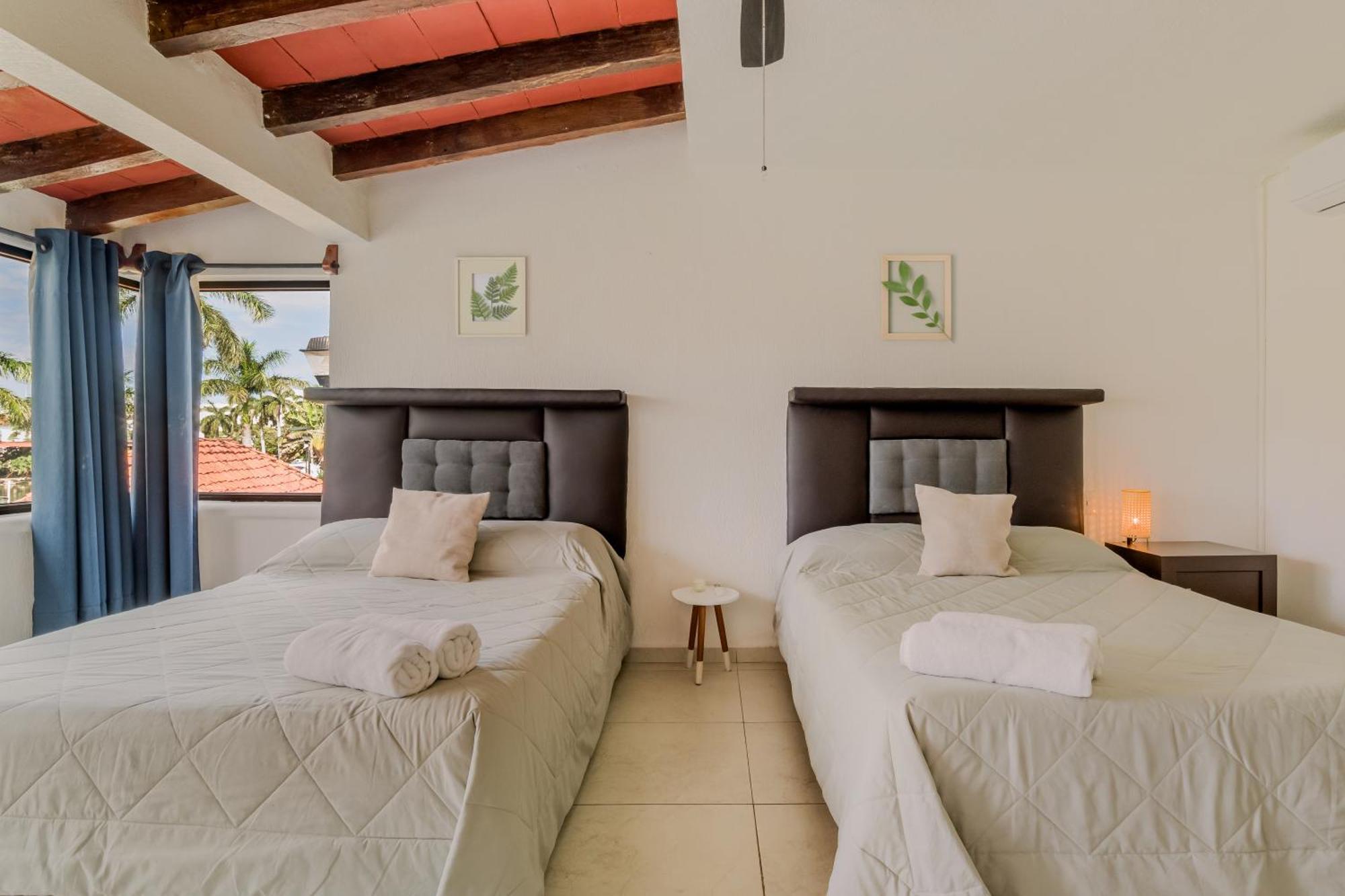 Chic Lagoon Front Villa By Casa Paraiso Cancún Exteriör bild